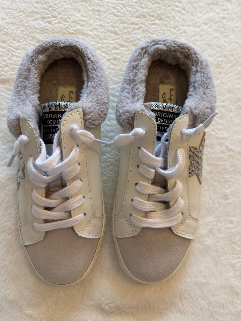 Vintage Havana White and Light Gray Star Lace-Up Sneakers